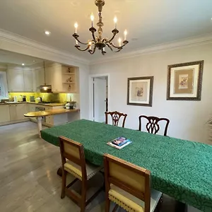 Private In Forest Hill With Full Kitchen And Parking Canada